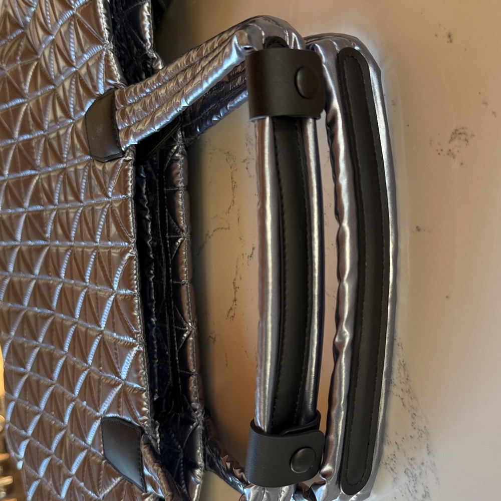 VEE Collective VEE WEEKENDER Quilted Travel Tote Bag in ICY SILVER Color - Picture 8 of 14